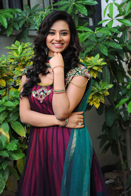 Telugu Actress Isha chawla Latest Pics 11